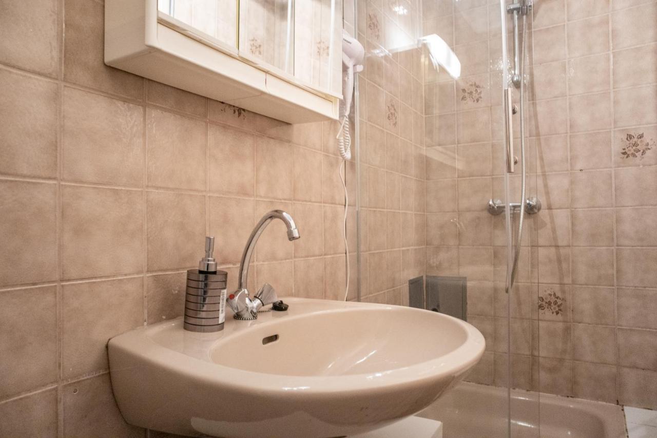 Apartment Lovely 2Br Apt, Near Akh, Perfect For Longstays Wien